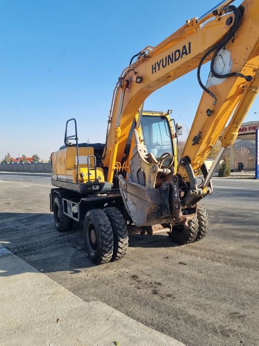 Hyundai 140 Sotiladi