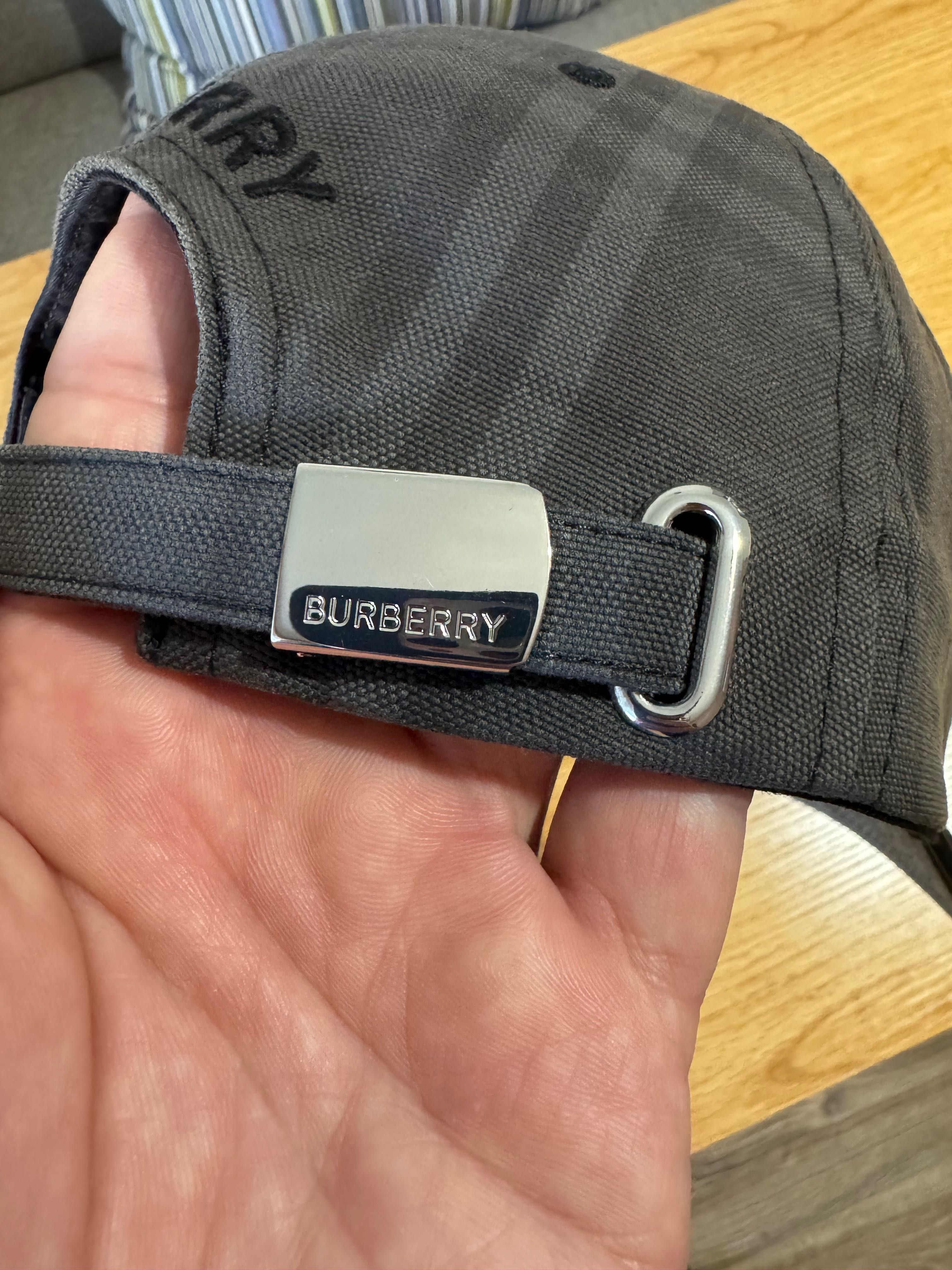 Шапка BURBERRY London