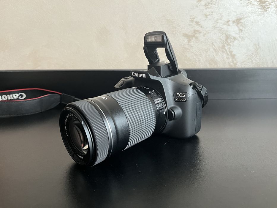 Aparat foto DSLR Canon EOS 2000D+obiectiv 55-250mm