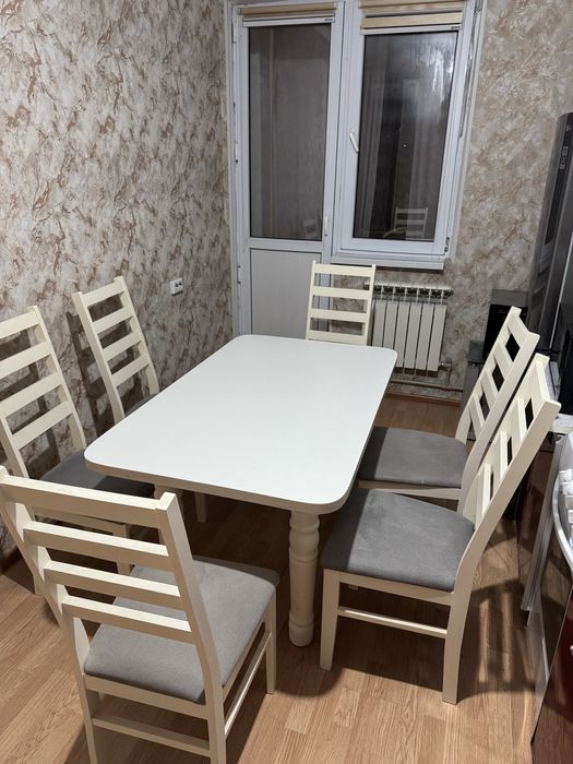 Стол со стульями