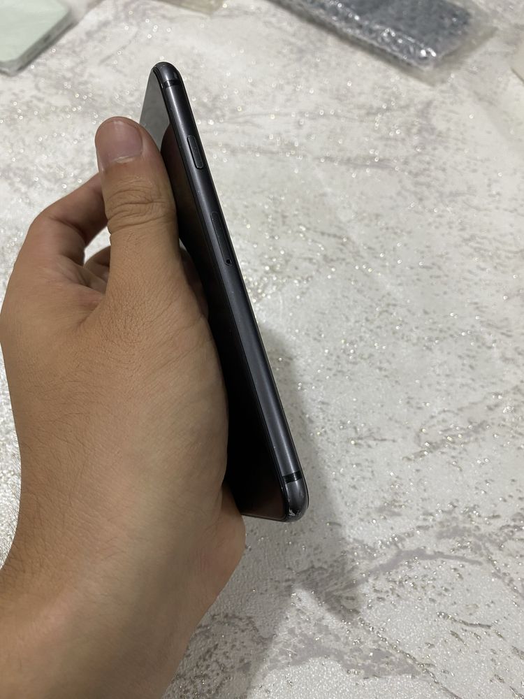 Iphone 8 sotiladi