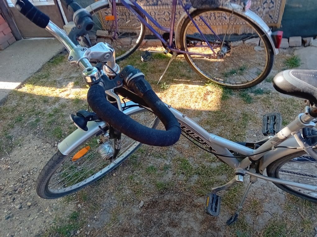 Vând 2 biciclete 250 de lei bucata