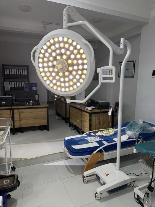 Мобилная лампа операционная YDE 700, mobilnaya lampa led