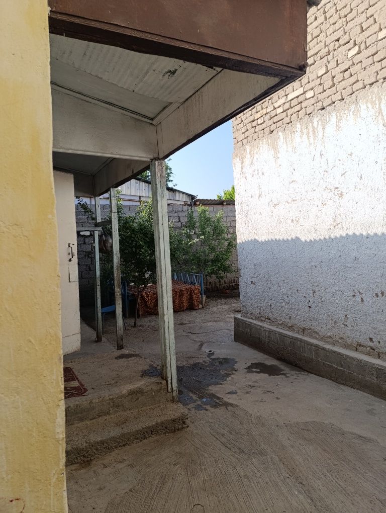 2.5 sotik  xovli  sotilad Narxi kelshladi YASHNOBOD tumani AXMAD YASSA