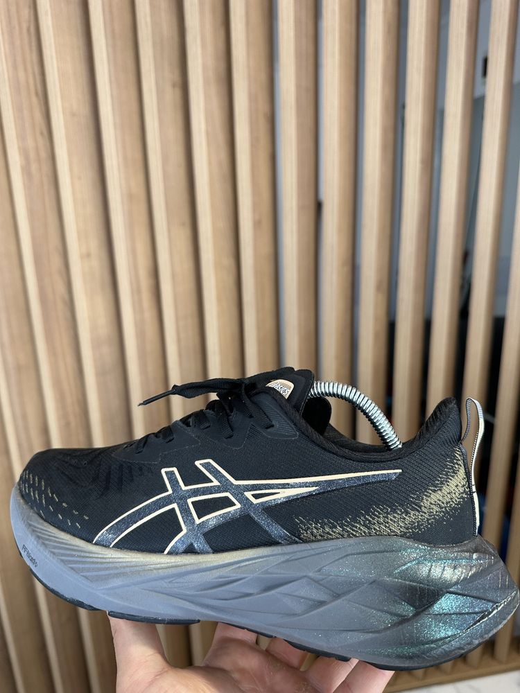 Asics Novablast 4 PLATINUM 44