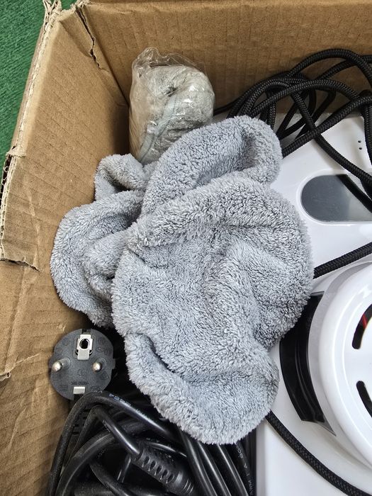 Робот за прозорци с дистанционно