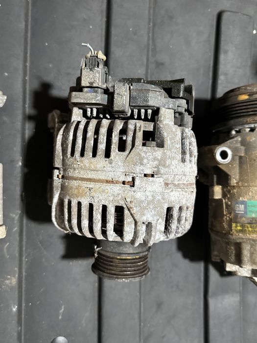 Compresor / Electromotor / Alternator Opel Zafira B 1.6 16 V Z16xep