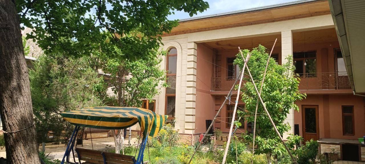 Chilonzor Oqtepada  6 xonali hovli arendaga beriladi.