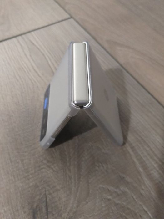 Смартфон Motorola Razr