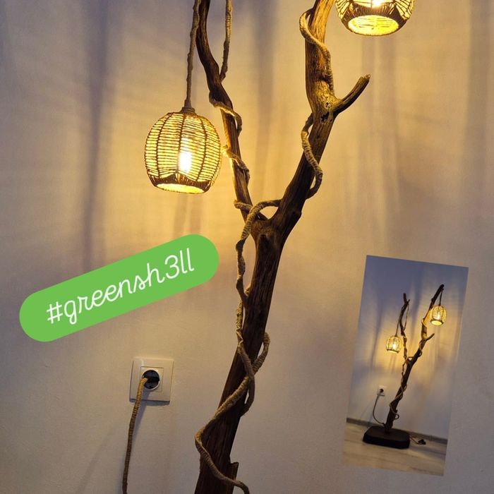Lampa handmade, realizata din lemn recuperat