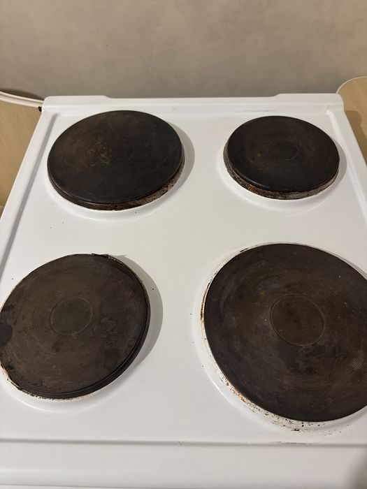 Продам кухонную плиту Дарина