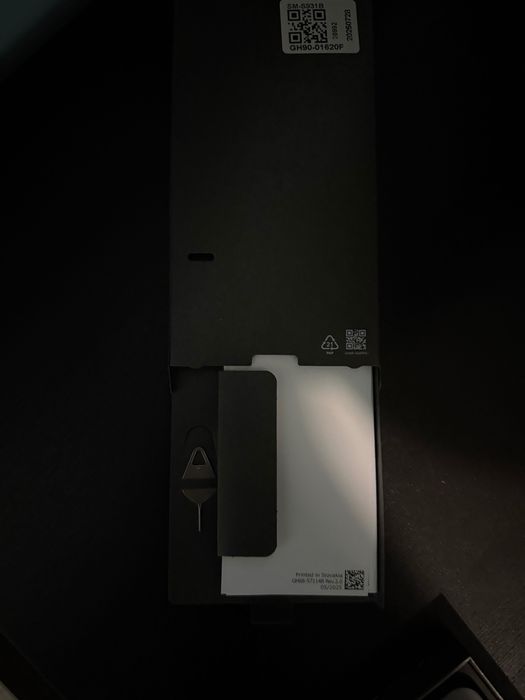 Samsung S25 256GB с 2 години гаранция и оригинално зарядно