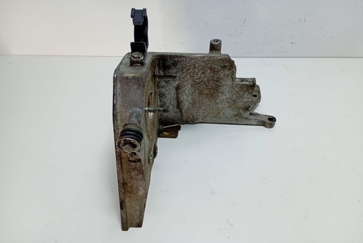 Suport  pompa injectie 55183840 Alfa Romeo 147 prima generatie seria