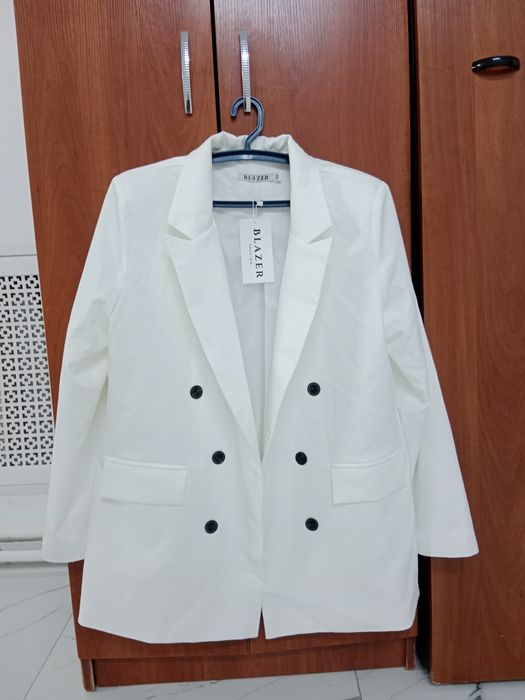 Продам белый кастюм женский