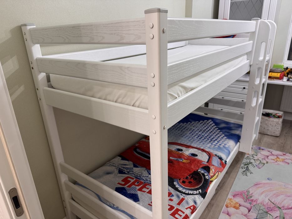 двухъярусную кровать. Почти не использовали