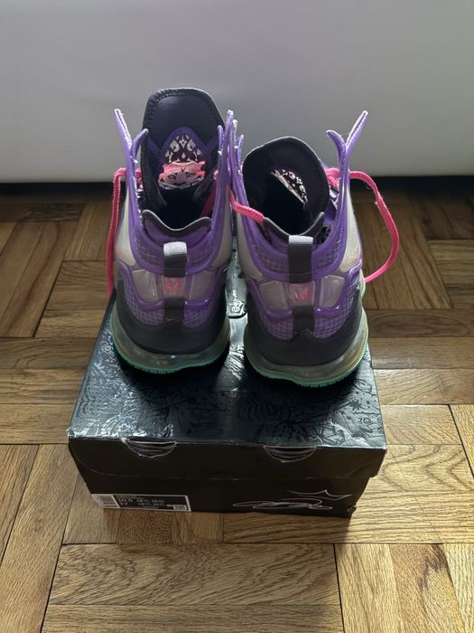 Nike LeBron 19