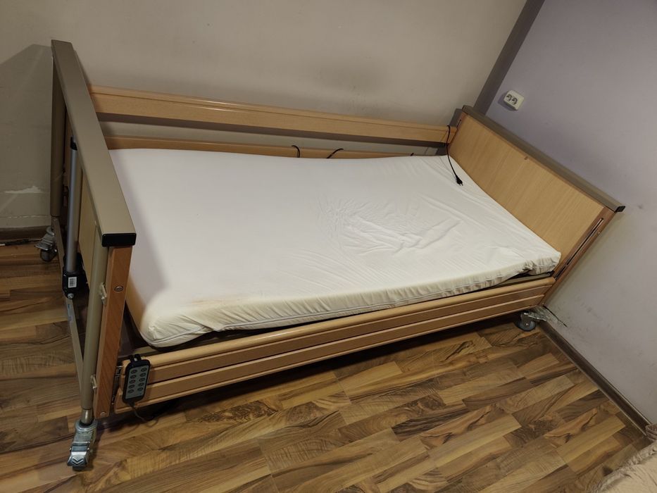 Болнично електрическо легло