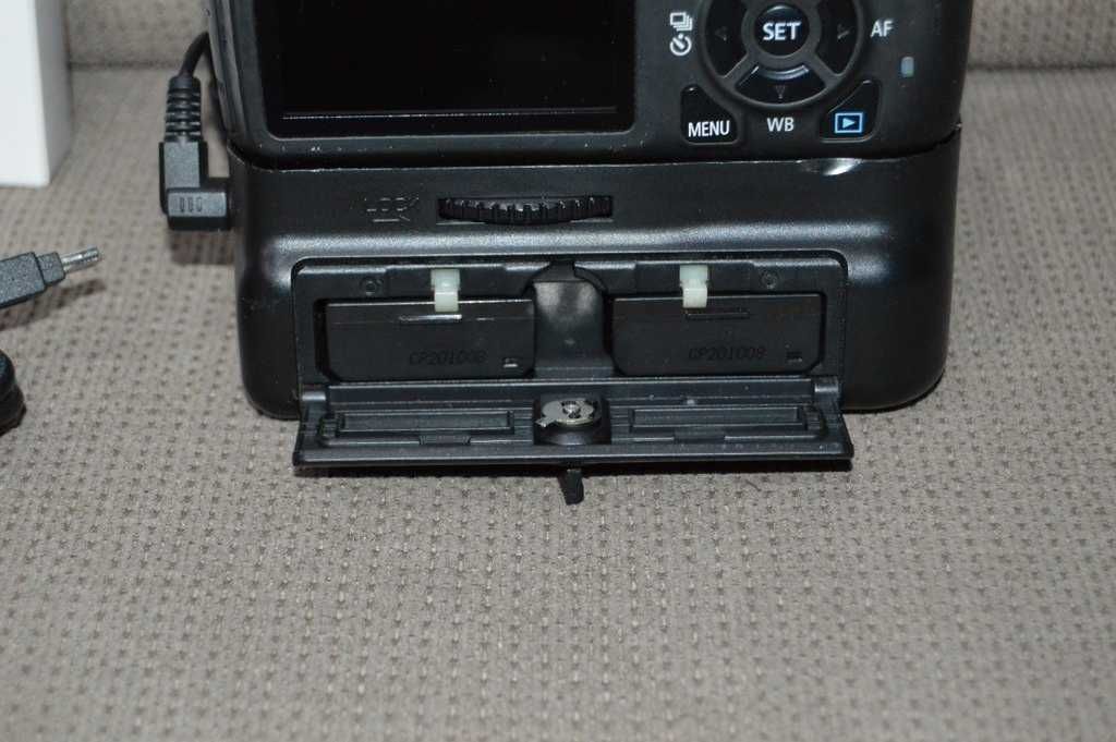 Foto DSLR Canon 1100D + 2 obiective Canon 18-55mm si Tamron 18-200mm