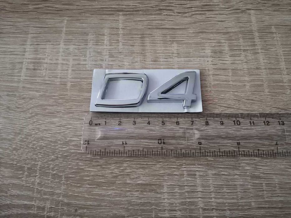 сребристи емблеми Волво Volvo D4