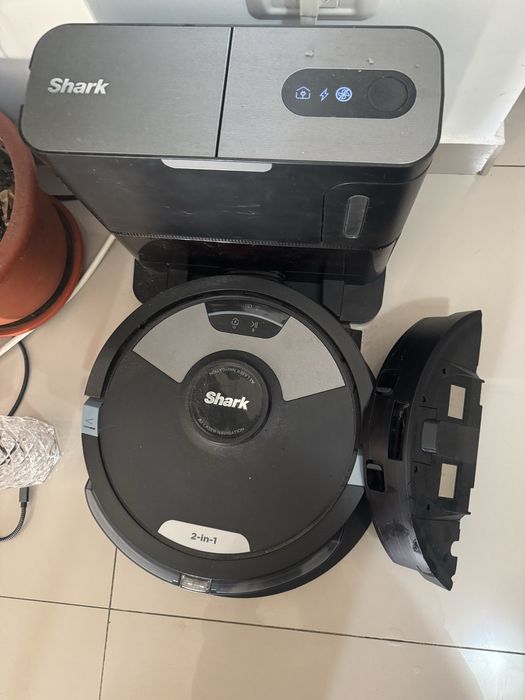 Aspirator Robot Vacum Shark Ultra Alll 2-1 in aspira si spala