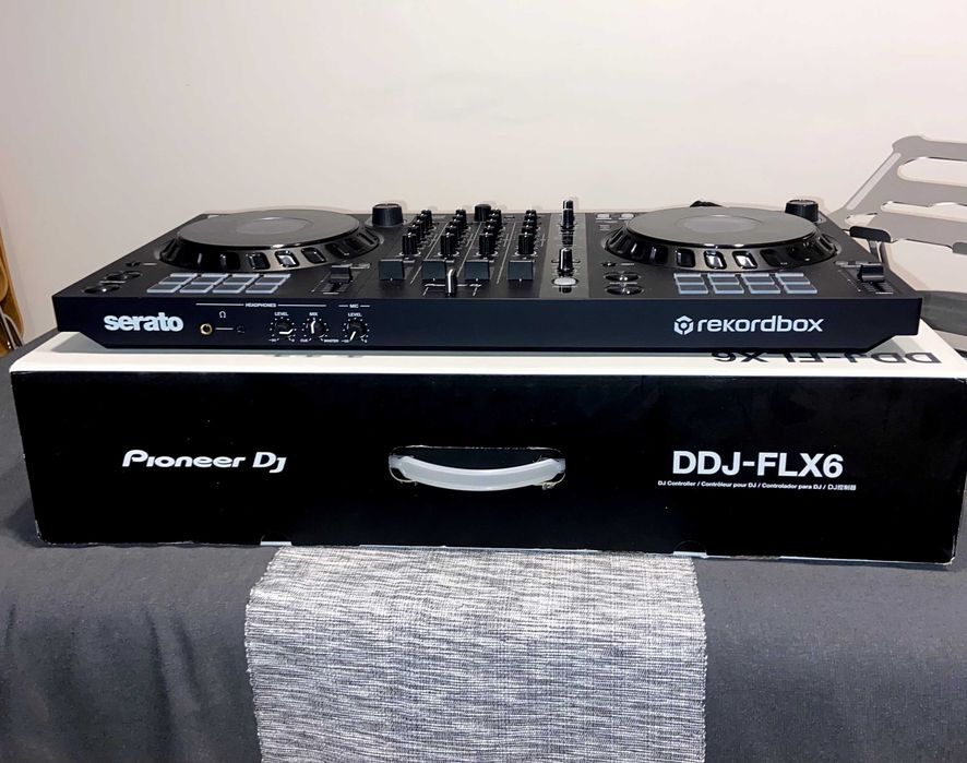 Pioneer DDJ-FLX6 + Case + Support laptop și accesorii incluse