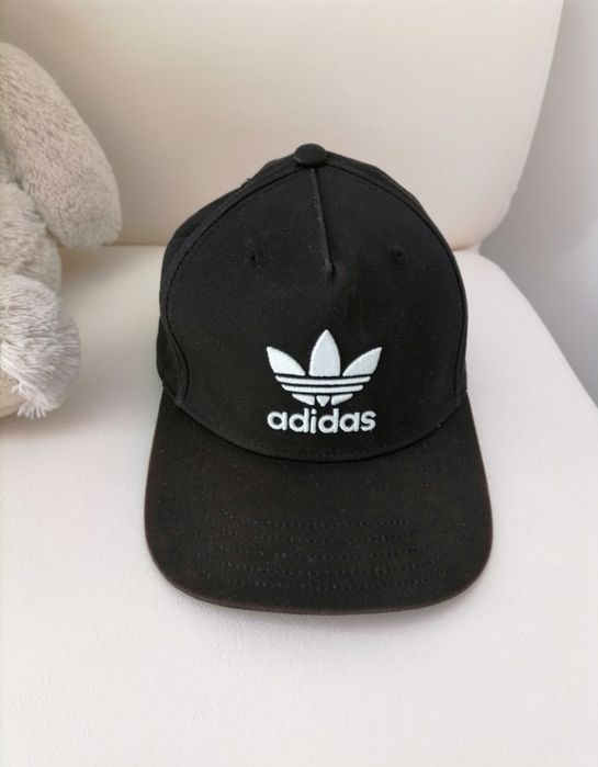 Vand Șapcă firma sport/fashion noua produs de calitate import.