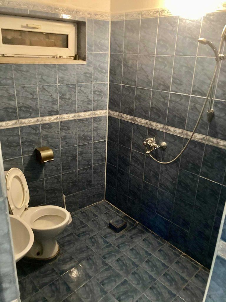 Дава се под наем Тристаен апартамент в Бургас, Център - 90 кв.м за 250 € - Снимка #12