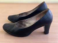 Продам женские туфли Cabor