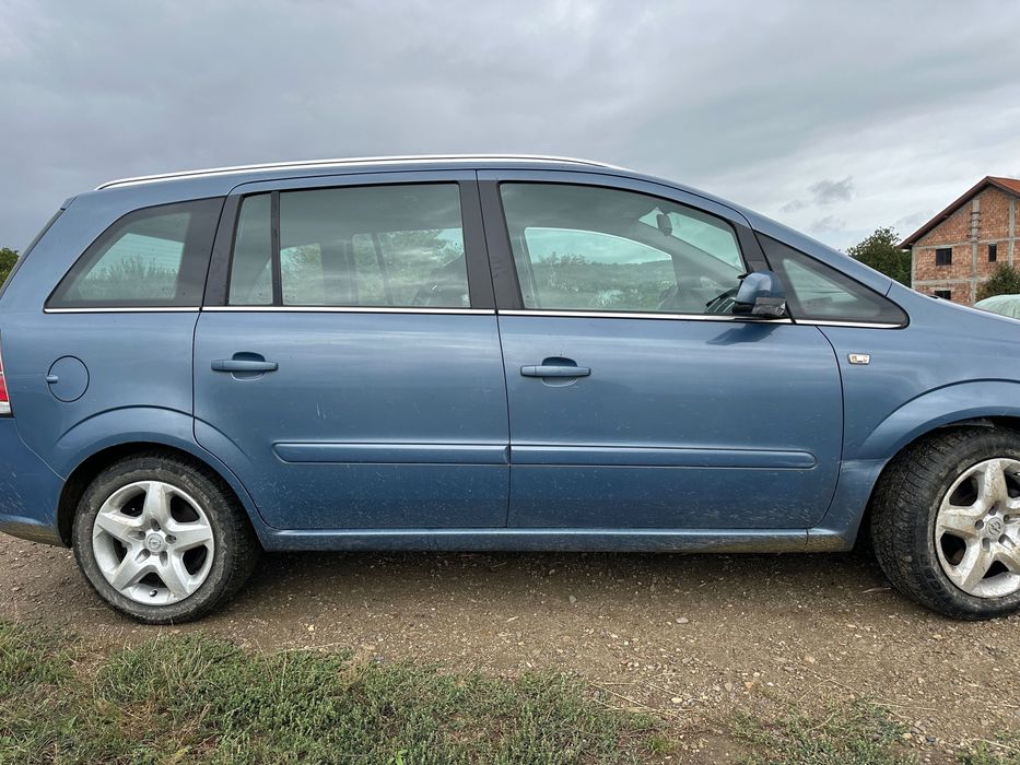 Dezmembrez opel zafira 1.7dci 2008