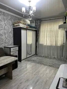 Срочно продаётся 1 ком. С мебелью и техникой. Чиланзар