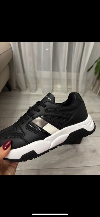 Нови Tommy Hilfiger черни 38 25 см 120 лв