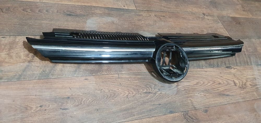 Volkswagen vw Golf 8 grila centrala capota