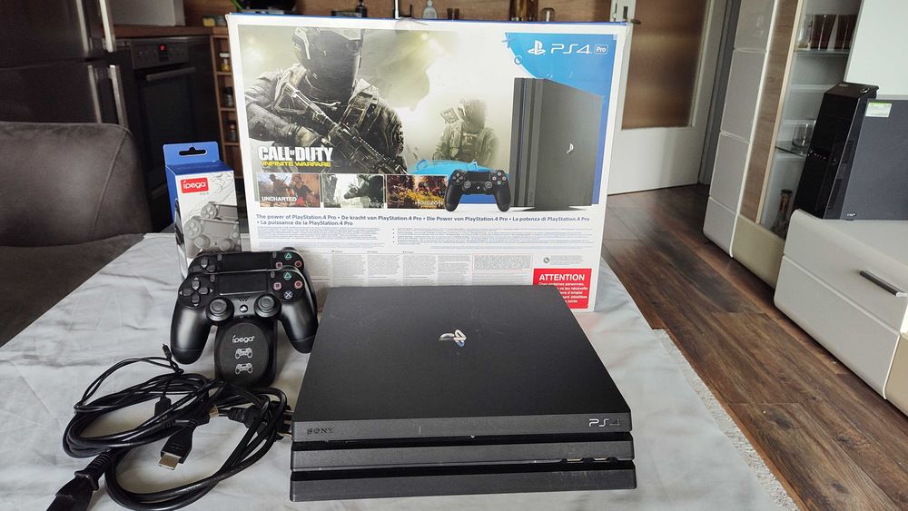 Playstation 4 PRO 1TB +2 джоистика+зарядна  станция