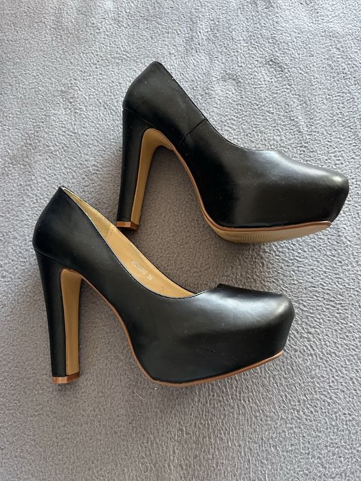 Дамски обувки черни пролет- есен