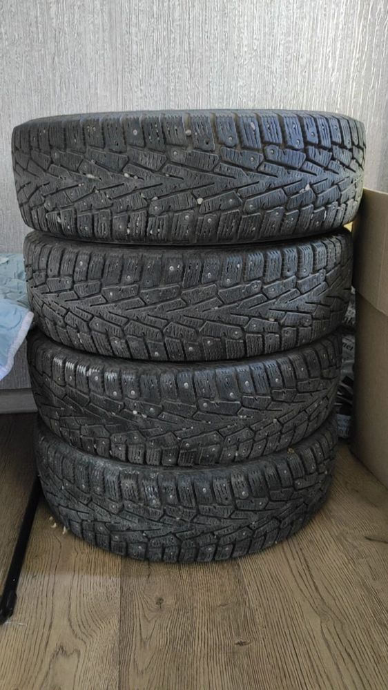 Продам 4 зимних шины