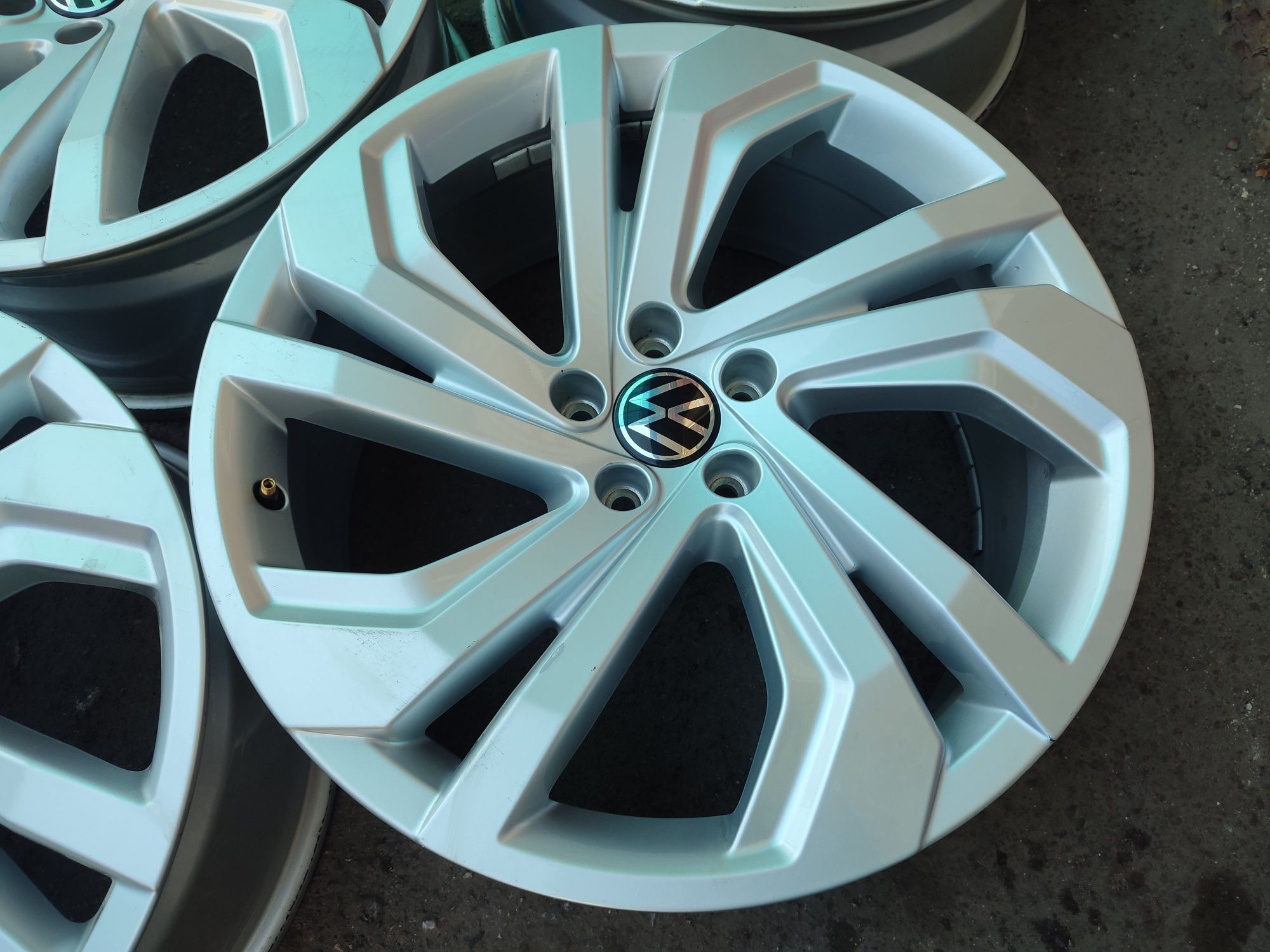 20" оригинални алуминиеви джанти за Vw Tiguan/Arteon...