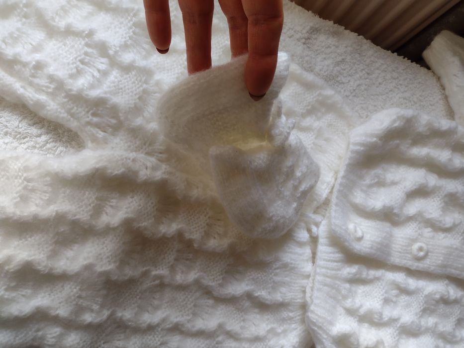 Costum tricotat bebeluși