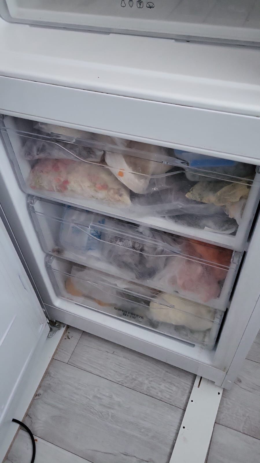 Холодильник
высота 1 м 92 см 
Всё соответствует фотография м
В отлично