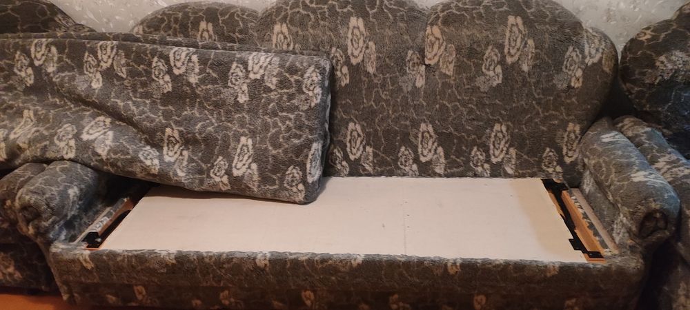 Продам Диван тр-ся химчистка