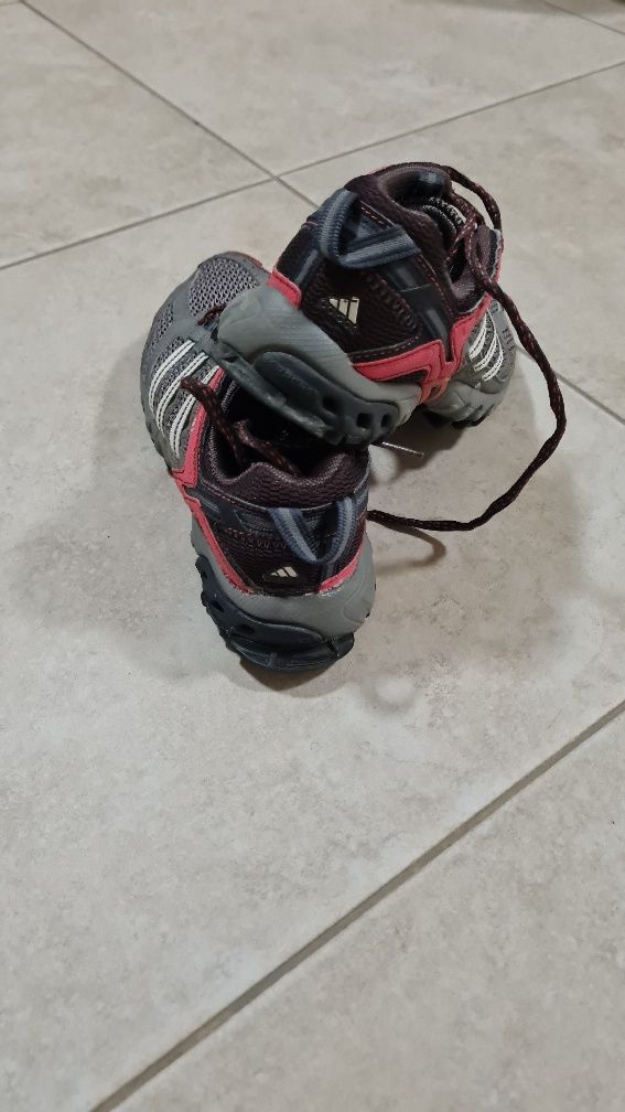 Маратонки- Adidas, Reebok