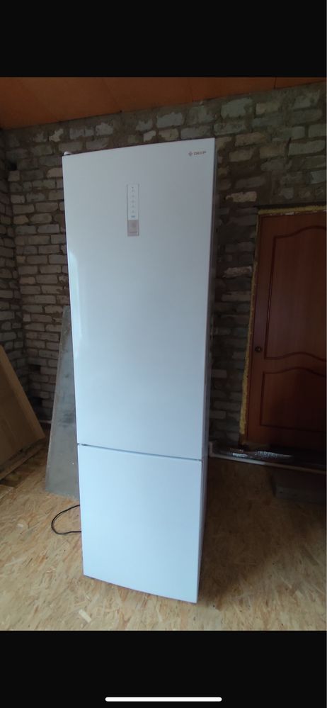 Холодильник DEXP (Rf-CN300DMA/WI)