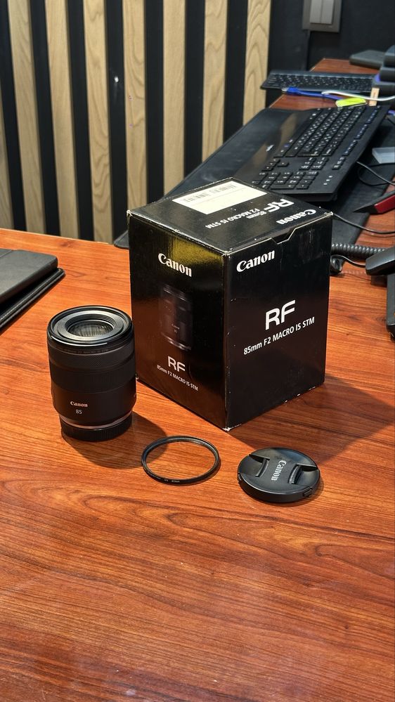 Canon RF 85mm obyektiv srochno sotiladi yangidek