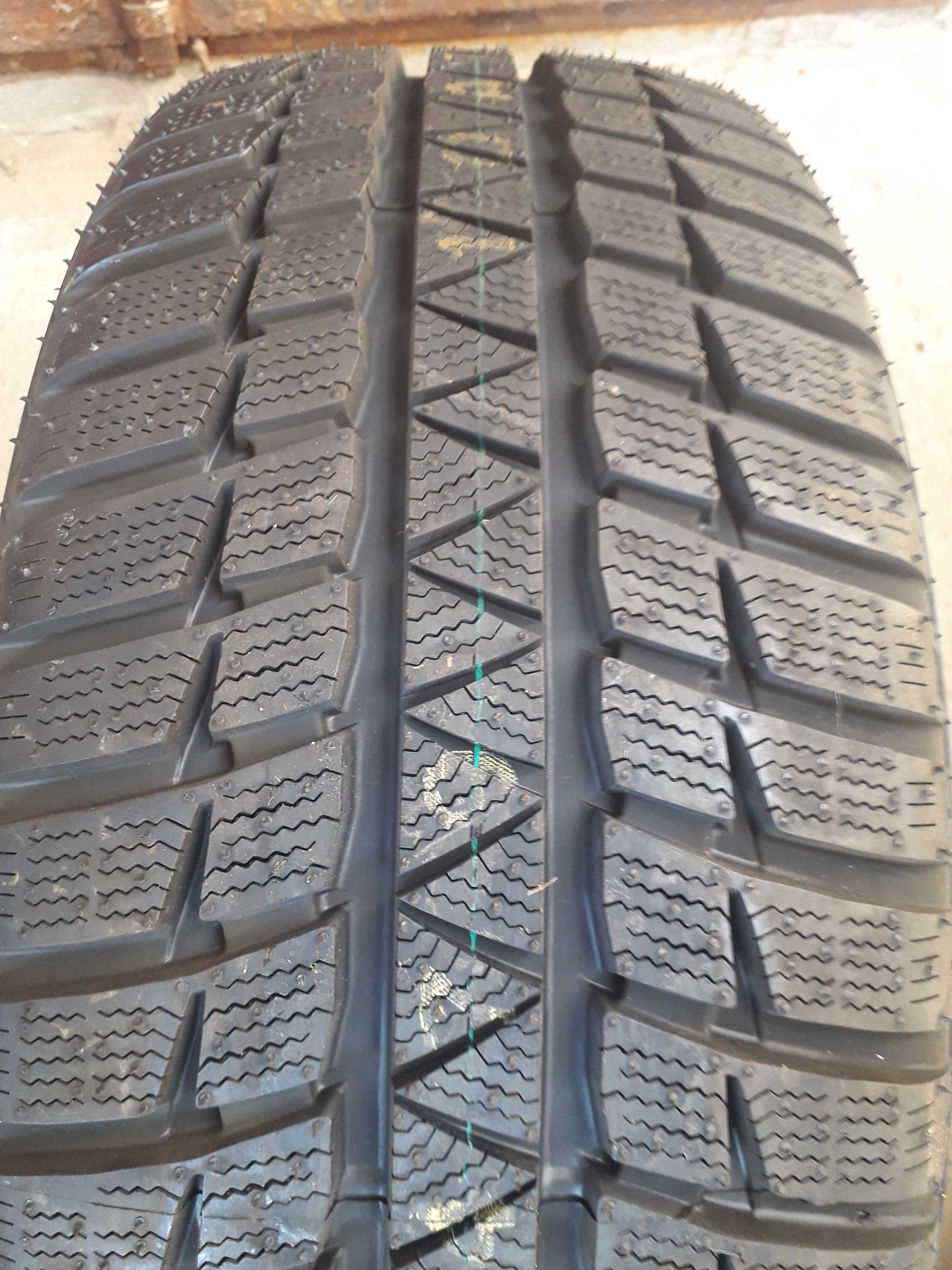 Нови зимни гуми R17 215/50 Falken HS449 EuroWinter 95V M+S ExtraLoad