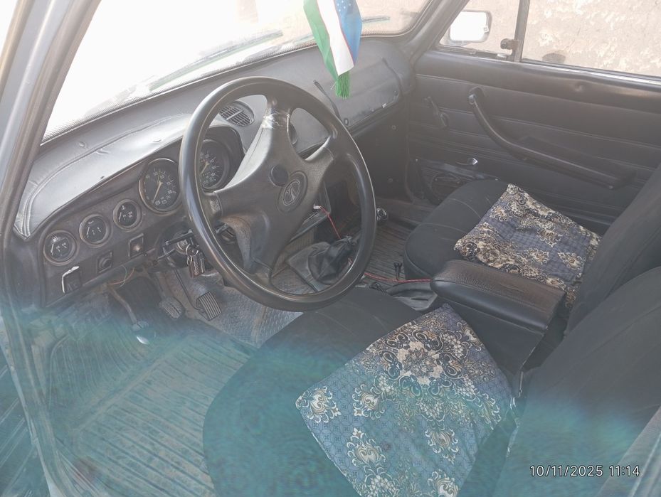 Vaz 2106 mashinasi sotiladi