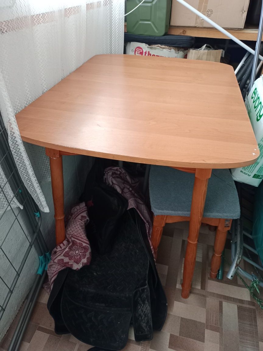 Стол для кухни или на съёмную квартиру