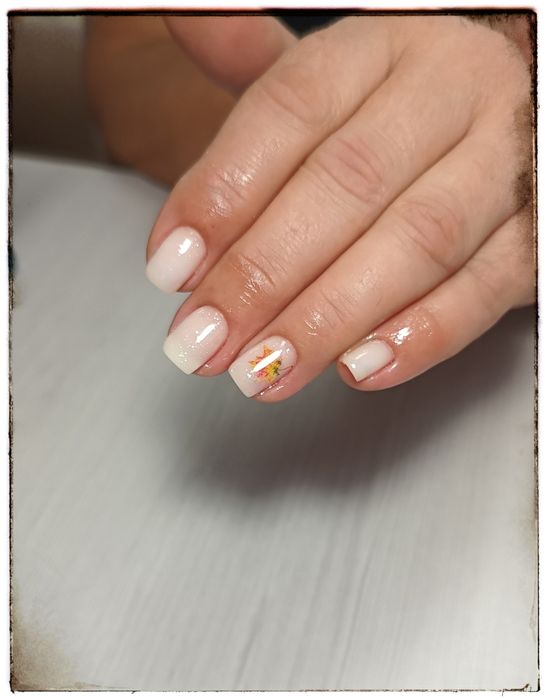 Realizez unghii cu gel și oja semipermanenta in sectorul 4, București