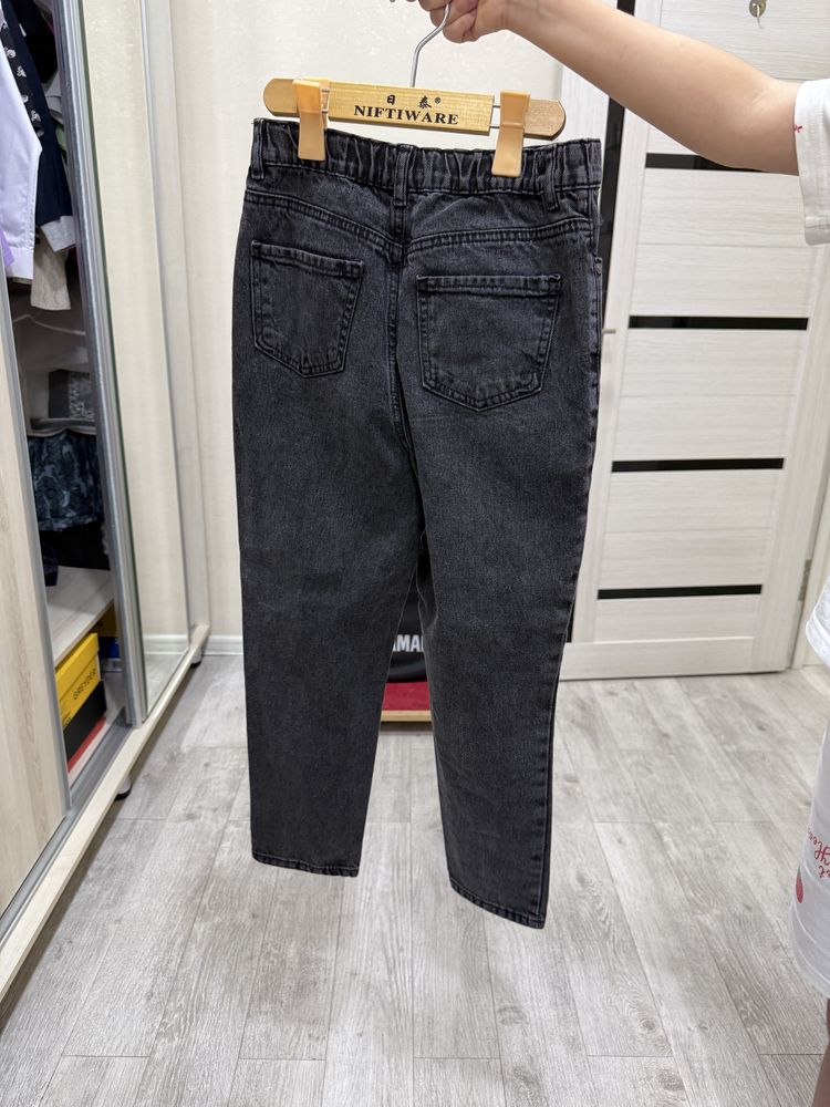 Продам джинсы для девочки 8-9 лет