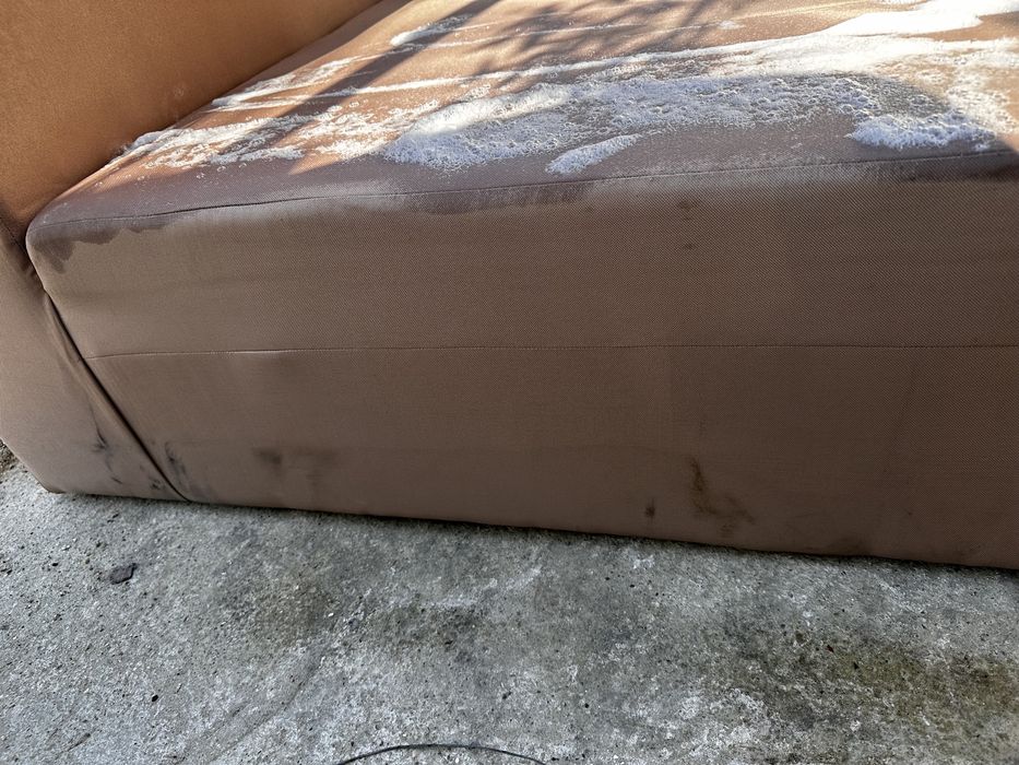 Execut lucrari de curatat canapele saltele si alte materiale textile