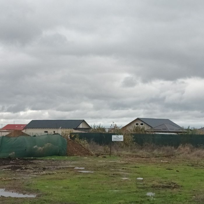 Vînd teren  570 mp  Sat- Costi