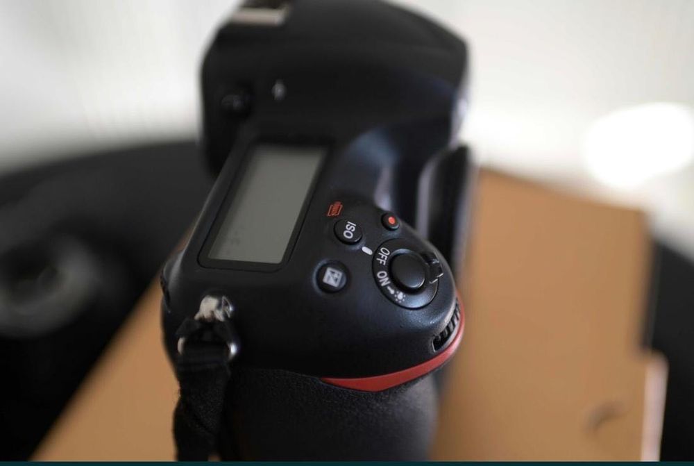 Vând Nikon D5, stare impecabila
